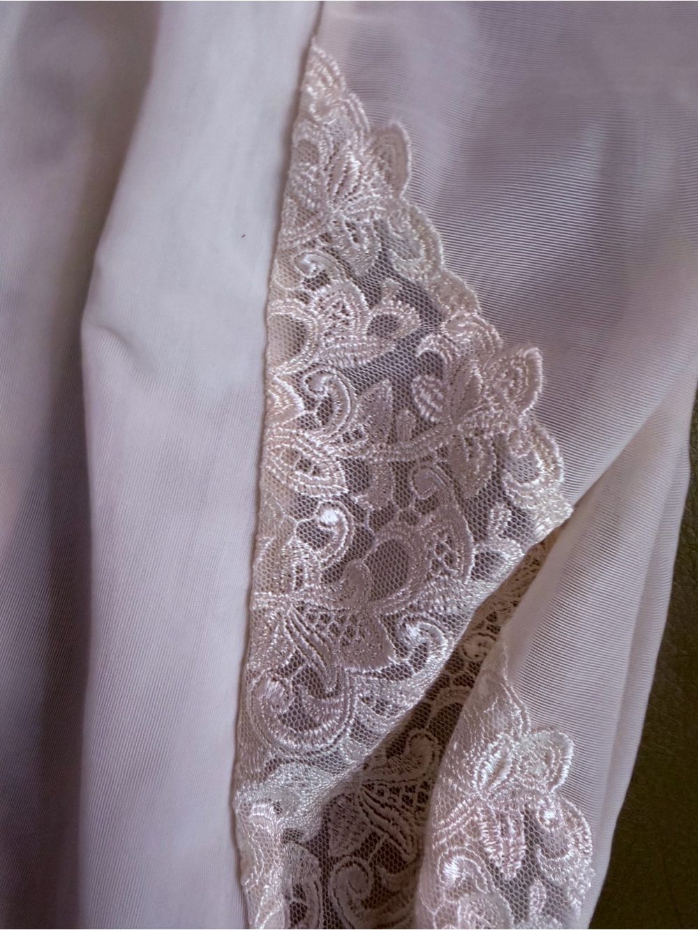 Wacoal Lace-Trim Bodysuit Shapewear in white - Picture 3 of 8
